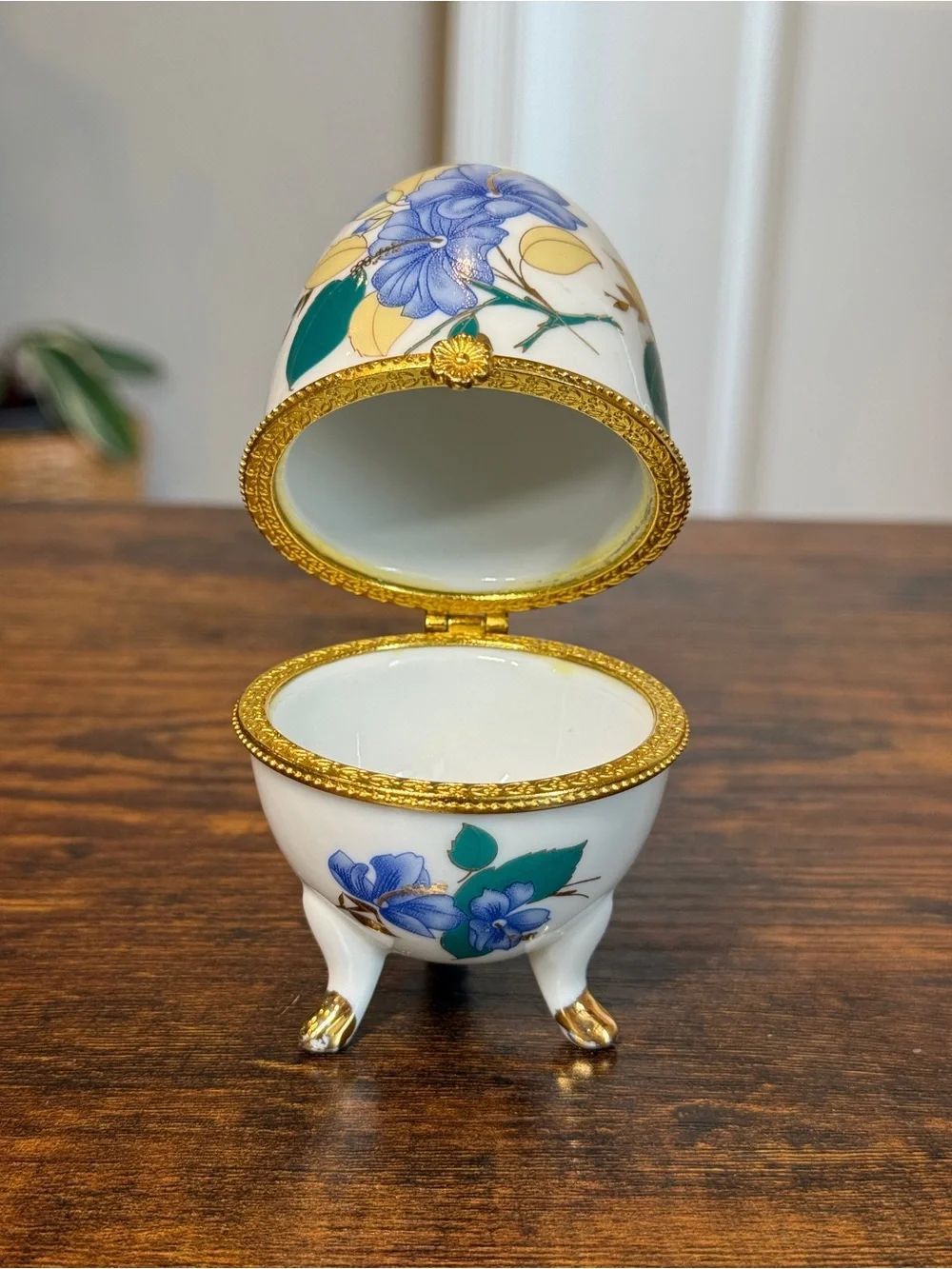 N/A gorgeous egg